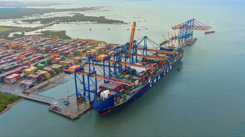 Hàng hoá Việt Nam tăng mạnh xuất khẩu vào thị trường Singapore. Ảnh THÀNH HUY