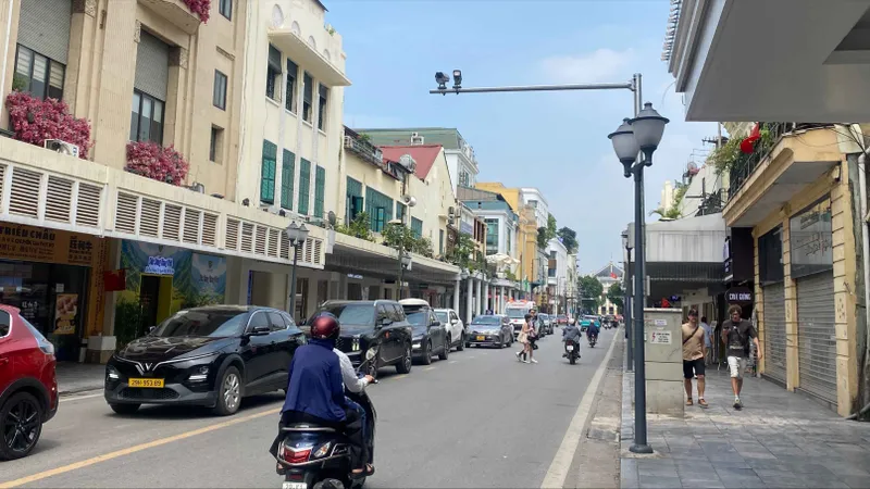 Từ hôm nay 22-5, Hà Nội bắt đầu tăng nhiệt. Ảnh: PHÚC HẬU