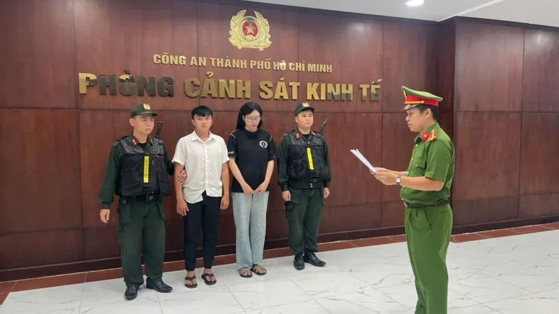 Khởi tố vợ chồng chủ cửa hàng thời trang bán sản phẩm giả mạo thương hiệu