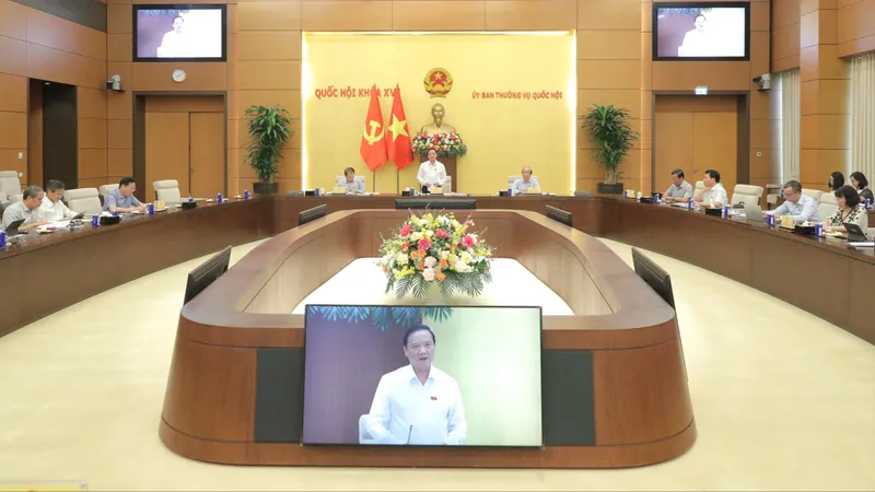 Phó Chủ tịch Quốc hội Nguyễn Khắc Định chủ trì phiên họp. Ảnh: CẨM HÀ 