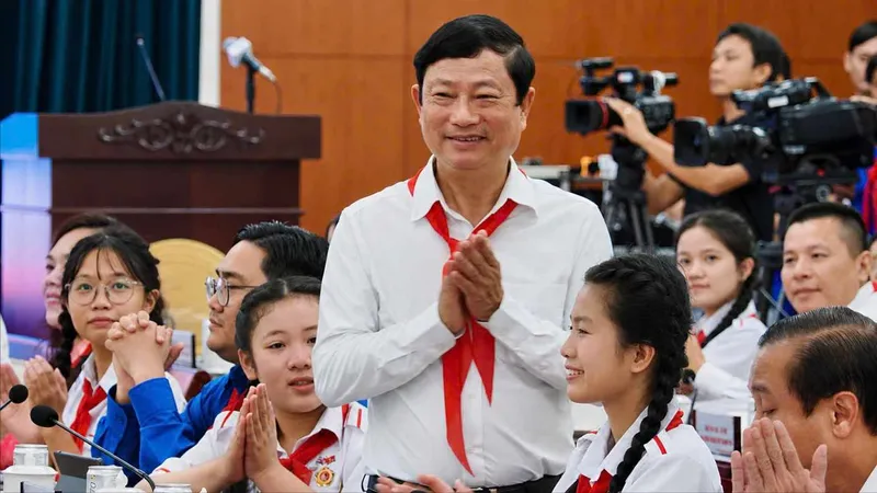 Lãnh đạo TPHCM gặp gỡ, lắng nghe thiếu nhi 