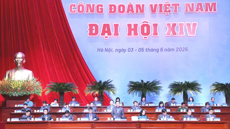 Đoàn Chủ tịch tại phiên thứ nhất đại hội, sáng 3-6. Ảnh: QUANG PHÚC