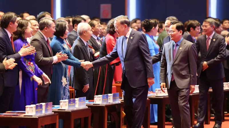 Xây dựng giai cấp công nhân Việt Nam hiện đại, lớn mạnh, xứng đáng là lực lượng tiên phong