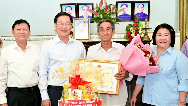 Phó Bí thư Thường trực Thành ủy TPHCM Lê Quốc Phong thăm, chúc thọ người cao tuổi
