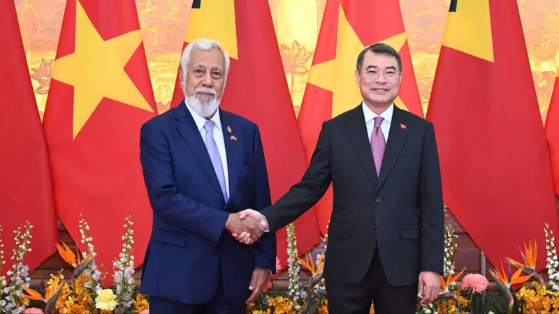 Thủ tướng Lê Minh Hưng và Thủ tướng Kay Rala Xanana Gusmão. Ảnh: ĐỖ TRUNG