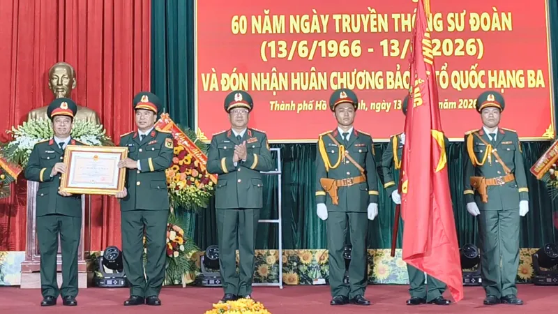 Sư đoàn 7 đón nhận Huân chương Bảo vệ Tổ quốc hạng Ba