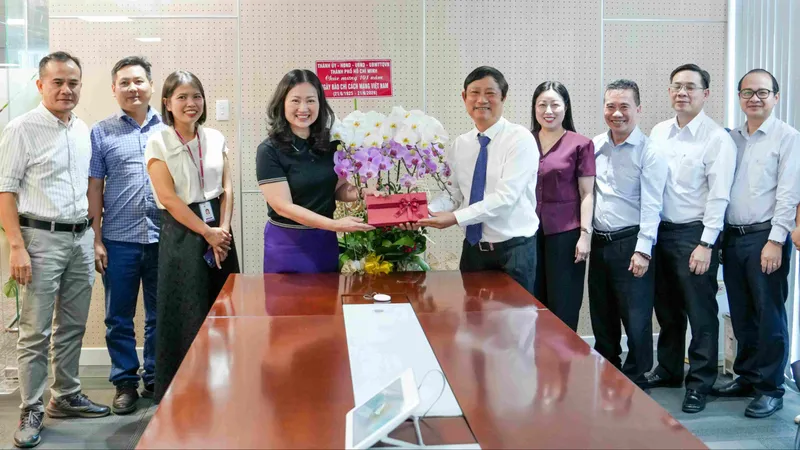 Lãnh đạo TPHCM thăm, chúc mừng các cơ quan báo chí nhân ngày 21-6