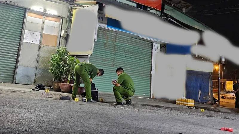 Công an khám nghiệm hiện trường một vụ án