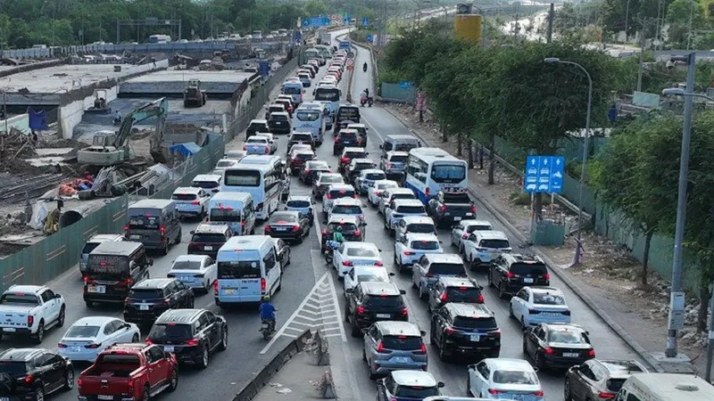 Cửa ngõ phía Đông TPHCM vẫn còn kẹt xe