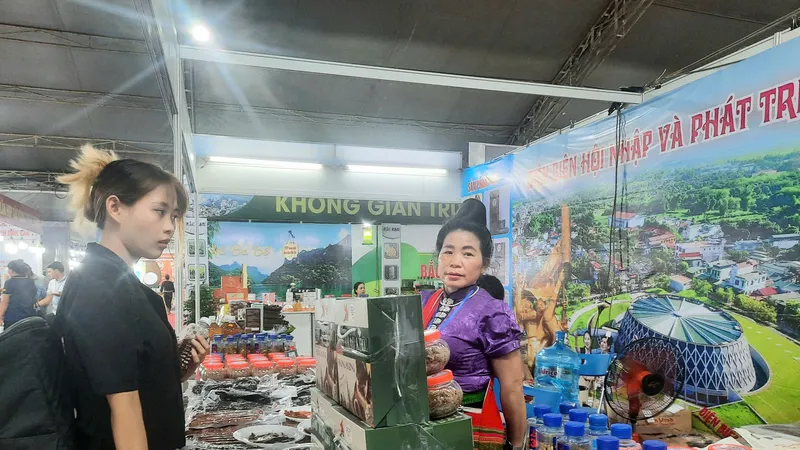 Các doanh nghiệp đẩy mạnh kinh doanh qua sàn thương mại điện tử