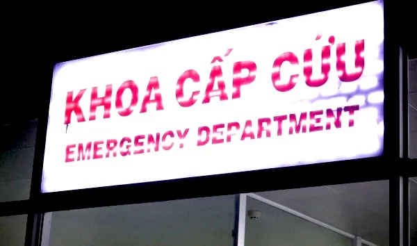 TPHCM: 25 học sinh nghi ngộ độc thực phẩm, có ca phải thở máy 