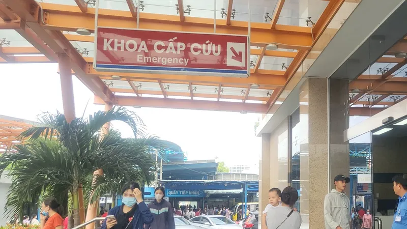 Vụ cháy ở quận 10: Ba trẻ nhỏ ngạt khói, bỏng hô hấp
