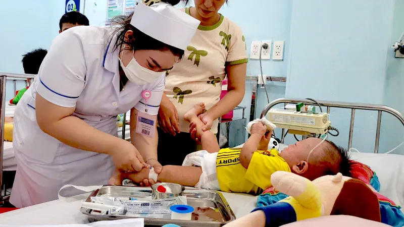 Bệnh sởi diễn biến phức tạp, Bộ Y tế yêu cầu TPHCM hạn chế tối đa ca nặng và tử vong