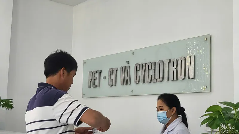 Người bệnh đăng ký chụp PET/CT tại Bệnh viện Chợ Rẫy. 