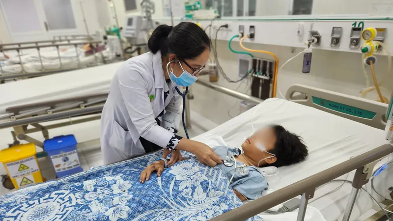Vụ tai nạn trên đường cao tốc Vĩnh Hảo- Phan Thiết: Bé trai 9 tuổi kẹt dưới ghế bị dập phổi