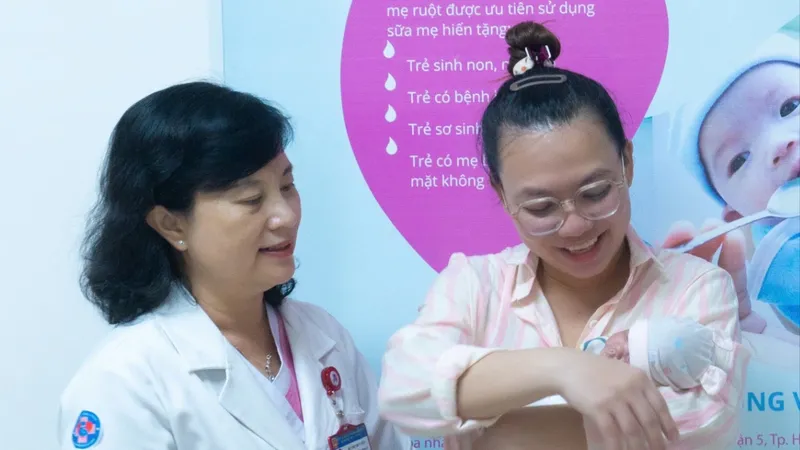 Hành trình trở về vòng tay mẹ của 2 trẻ sơ sinh cực non 