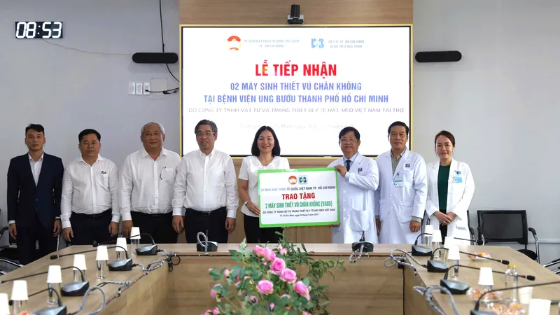 Bệnh viện Ung bướu TPHCM tiếp nhận 2 máy sinh thiết vú chân không.