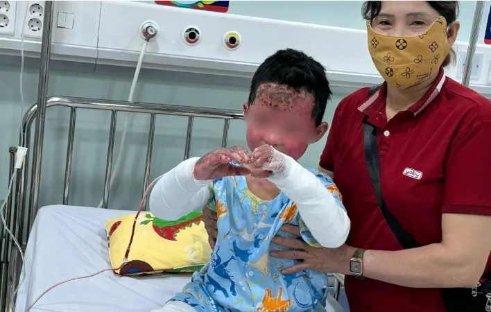 Giành giật mạng sống cho bé trai trong vụ cháy nhà ở Gia Lai 