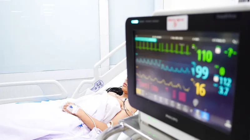 Hai cô gái thoát chết kể lại giây phút kinh hoàng trong vụ cháy quán ăn trên đường Trần Hưng Đạo