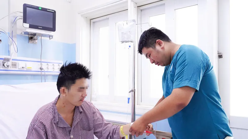 Căn bệnh nguy hiểm khiến người đàn ông gục ngã khi đang chơi cầu lông 