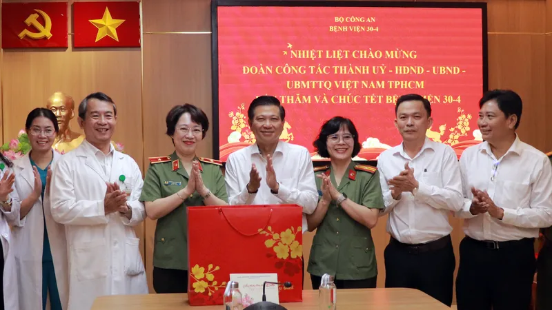 Lãnh đạo TPHCM thăm và chúc tết các bệnh viện dịp Xuân Bính Ngọ
