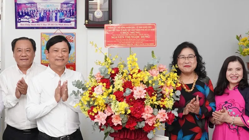 Lãnh đạo TPHCM thăm, tri ân các chuyên gia y tế đầu ngành 