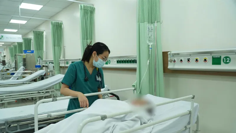 Vụ nghi ngộ độc sau ăn bánh mì tại TPHCM: 3 bệnh viện tiếp nhận 17 trường hợp 