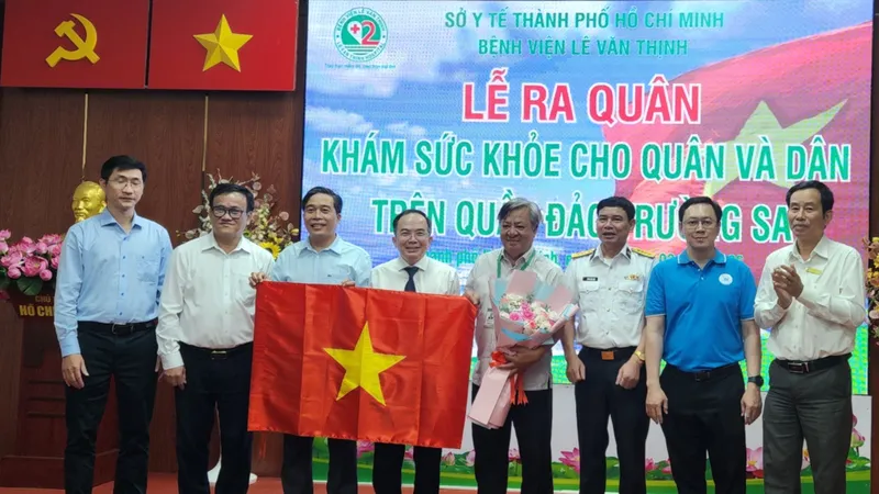 Đoàn y, bác sĩ TPHCM lên đường thực hiện nhiệm vụ tại Trường Sa