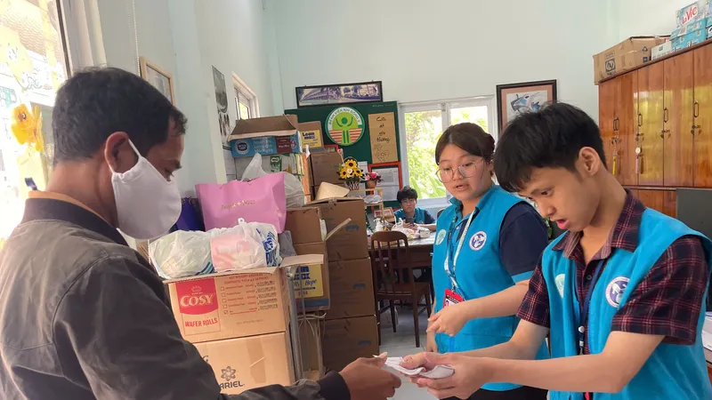 Người đặc biệt hỗ trợ bệnh nhân nghèo