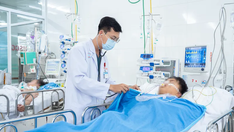 Vụ xe khách lao vực ở Lâm Đồng: Nạn nhân dập phổi, chấn thương phức tạp