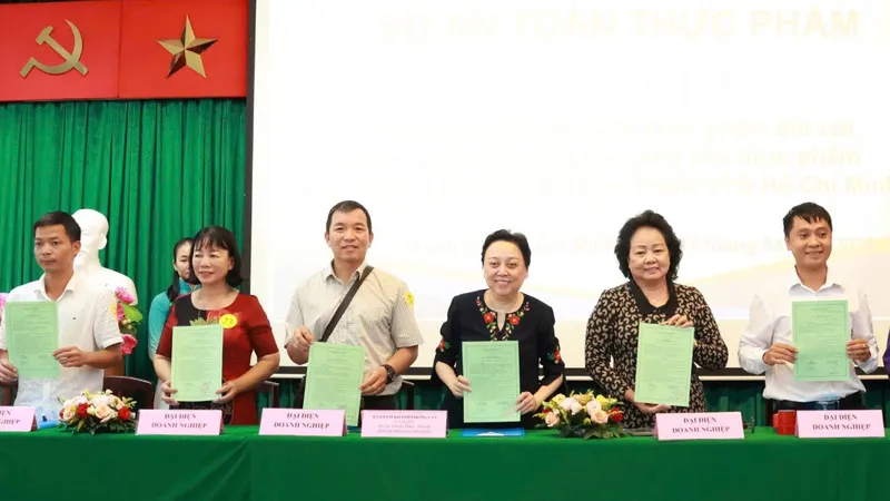 TPHCM: Hơn 300 đơn vị cung ứng suất ăn trường học cam kết tuân thủ an toàn thực phẩm 