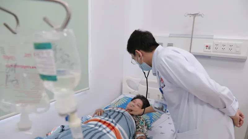 Người phụ nữ ở TPHCM suýt mất mạng vì mèo cắn