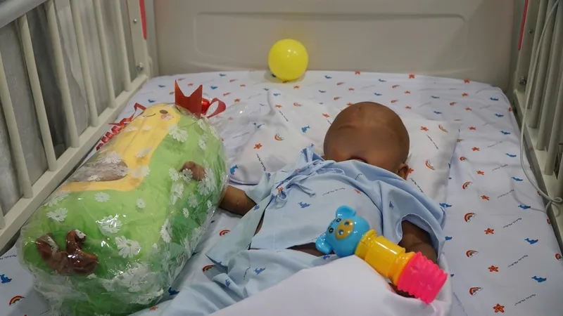 Vụ bé 2 tuổi ở TPHCM bị bạo hành: Bé tỉnh dậy là tìm mẹ