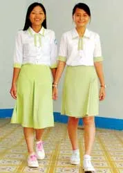 Đồng phục học sinh- nỗi lo của phụ huynh