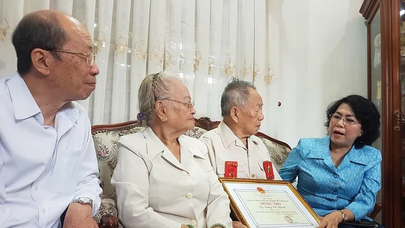 Đoàn Lãnh đạo TPHCM thăm, chúc thọ người cao tuổi tiêu biểu 