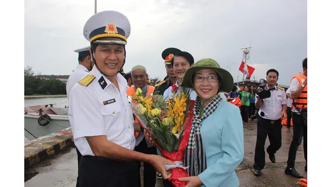 Bàn giao Nhà CLB Thủy thủ Vùng 5 Hải quân do TPHCM xây tặng 