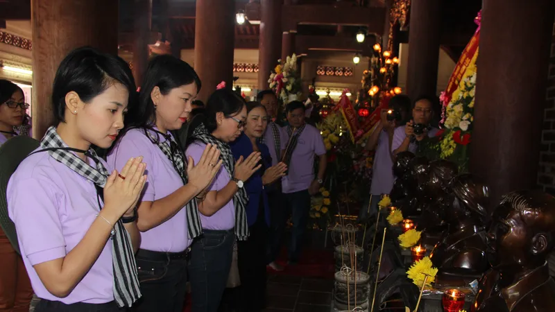 Đoàn cán bộ tuyên giáo, báo chí TPHCM viếng mộ cố Tổng Bí thư Trần Phú