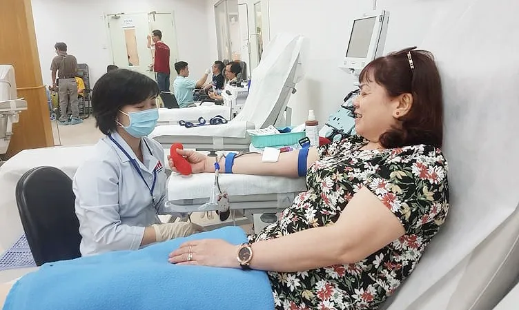 Người dân hiến máu