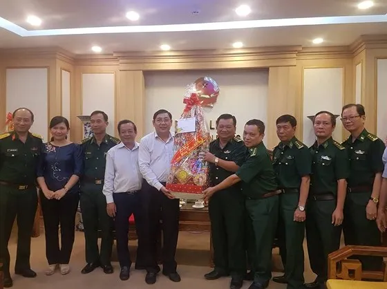 Đoàn lãnh đạo TPHCM chúc tết các đơn vị bộ đội đóng quân trên địa bàn