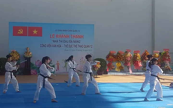 Biểu diễn môn võ thuật trong lễ khánh thành, đưa vào sử dụng Nhà thi đấu đa năng