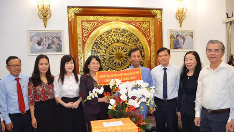 Phó Chủ tịch nước Đặng Thị Ngọc Thịnh chúc mừng Giáng sinh Hiệp sĩ Đại Thánh giá Lê Đức Thịnh