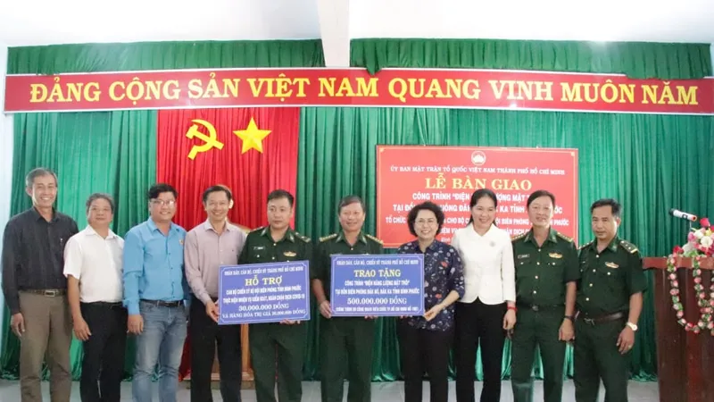 Bàn giao công trình điện năng lượng mặt trời tặng Biên phòng tỉnh Bình Phước