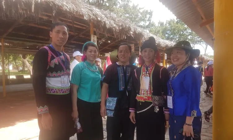 Đoàn đại biểu già làng, trưởng bản tiêu biểu các tỉnh biên giới phía Bắc tham quan biển Vũng Tàu 