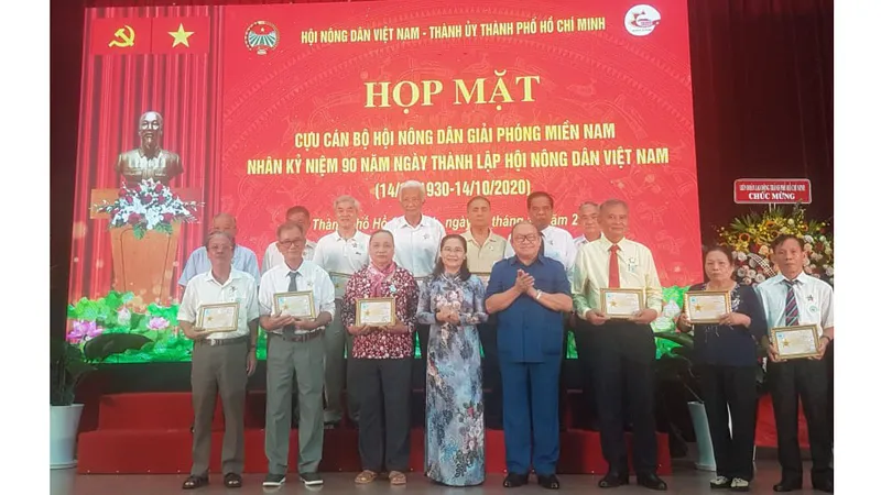 Xây dựng Hội Nông dân Việt Nam phát triển, nông dân giàu có, nông thôn văn minh, hiện đại 