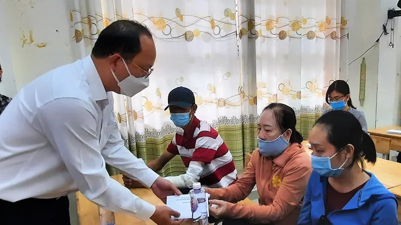 Lãnh đạo TPHCM thăm hỏi, chia buồn gia đình các nạn nhân trong vụ cháy tại quận 11 