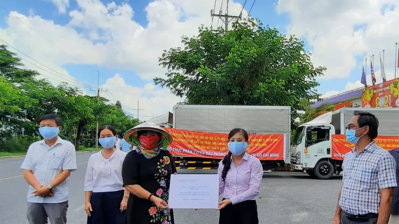 Hơn 1,3 tỷ đồng hàng hóa, thực phẩm ủng hộ các lực lượng tuyến đầu phòng, chống dịch Covid-19 