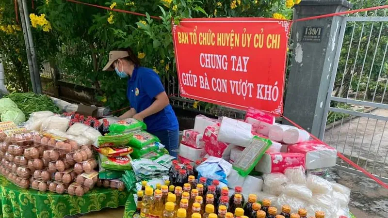  Nhiều mô hình tình nguyện hỗ trợ người dân những ngày giãn cách phòng, chống dịch Covid-19