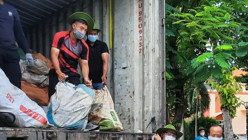 Tiếp nhận những “Chuyến hàng nghĩa tình” của tỉnh An Giang gửi người dân TPHCM 