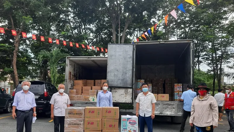 Trao tặng 5.500 túi thuốc đến các F0 cách ly tại nhà