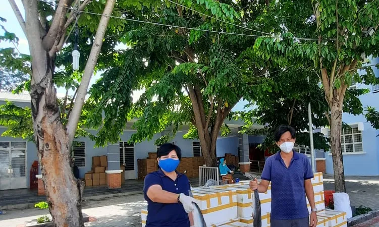 Tặng bệnh nhân Covid-19 trên địa bàn huyện Nhà Bè 3 tấn cá tươi